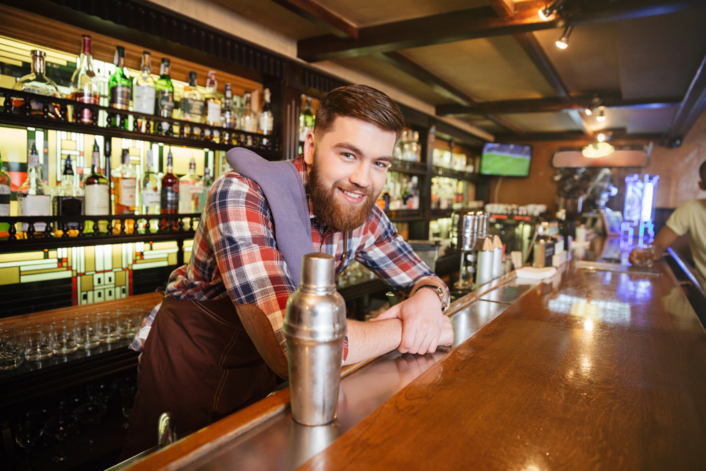 Bartender Job Training and Outlook